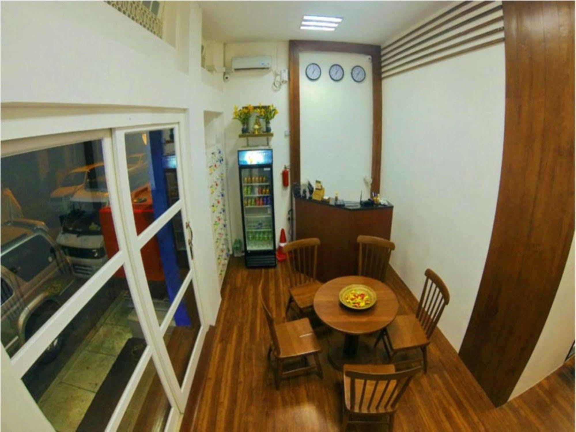 Four Rivers Youth Hostel Yangon Exterior foto